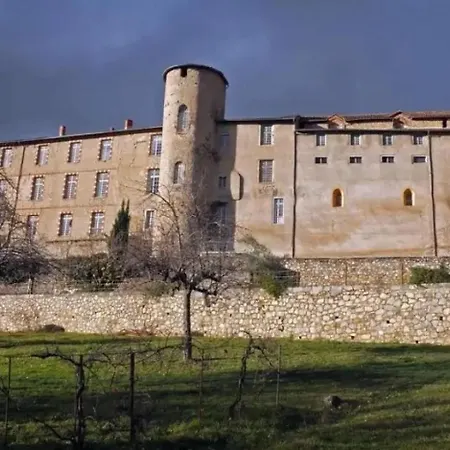 3 Etoiles - Eecfga Апартаменты *